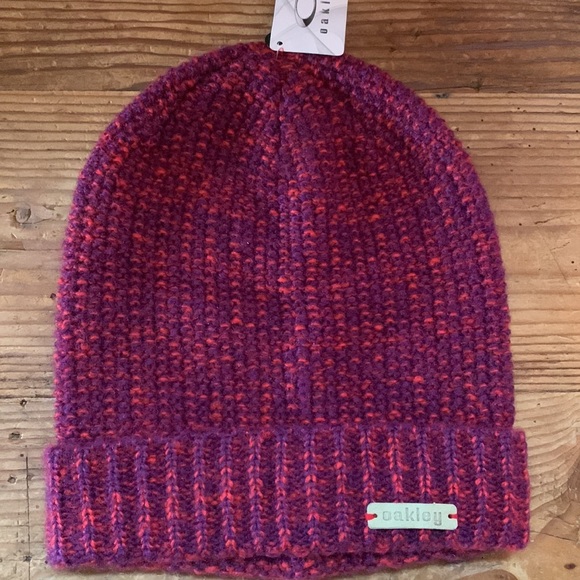 Oakley Women's Lima Beanie - Helio Purple PRICE FIRM NO OFFERS - Picture 2 of 5